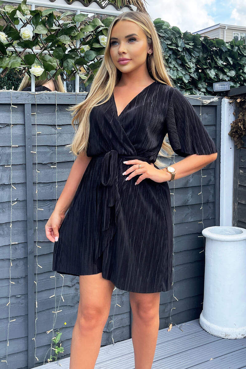 Short black dress with short sleeves on sale